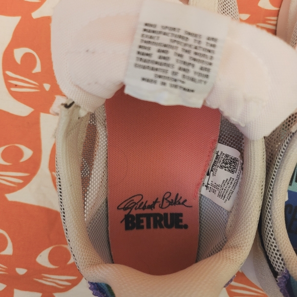 Nike Pride LGBTQ GORGEOUS rainbow 🌈 size 9 Like New! Sneaker - Picture 4 of 16